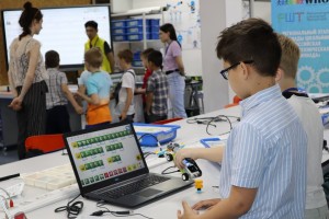 В Астраханской области соревновались юные робототехники