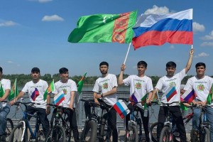 В Астрахани консул Туркменистана дал старт велопробегу