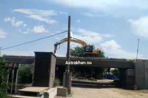 В Астрахани новый подрядчик приступил к&#160;ремонту Милицейского моста (видео)