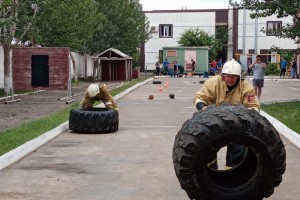 В Астрахани выбрали сильнейшего пожарного