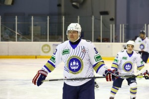 Игорь Бабушкин сыграл в составе сборной ПМЭФ с чемпионом мира по хоккею