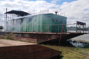 В Астраханской области сгорели судно и жилой дом