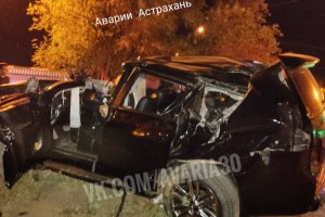 Ночью в центре Астрахани произошло ДТП с участием трех авто