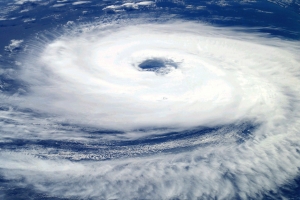 В выходные в Астрахани  погоду &quot;испортит&quot; циклон