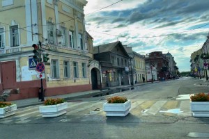 Жители исторического центра Астрахани возмущены перекрытием улицы Никольской