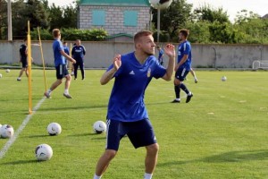 В астраханском «Волгаре» 15 футболистов имеют контракты с клубом