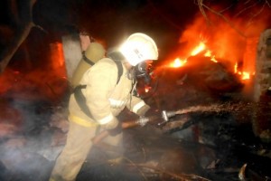 В Астраханской области за ночь сгорели дом и два сарая