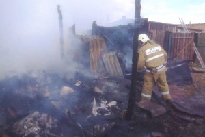 В Астраханской области сгорела сельская хозпостройка