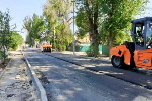 В Астрахани ремонтируют дороги и пешеходные зоны  к школам и детсадам