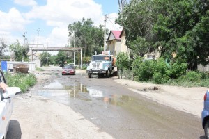 В Астрахани возле храма Преображения Господня течёт бесхозная канализация