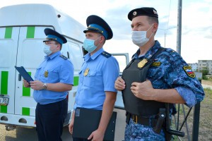 В Астрахани приставы изъяли дорожный каток