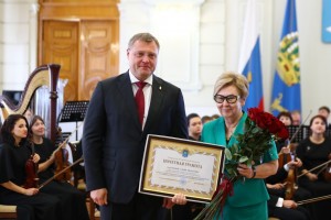 Астраханский губернатор провёл торжественный приём ко Дню России