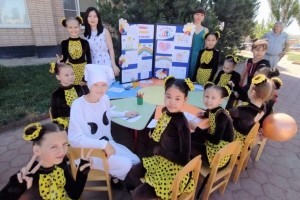 В Астраханской области сотрудники ЗАГСа организовали две детские выставки