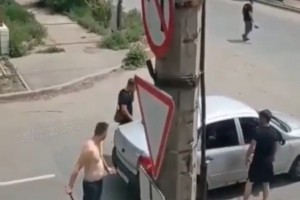 В Астрахани задержали водителя, устроившего на дороге драку