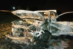 В полночь на северной окраине Астрахани сгорела машина