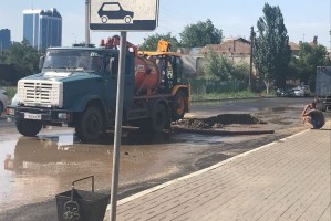 В Астрахани «поплыла» отремонтированная улица Максаковой