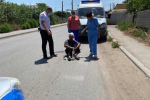 В Астрахани мужчина потерял сознание по дороге на работу