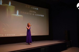 В Астраханском кинотеатре прошла акция «Пусть свечи памяти горит»
