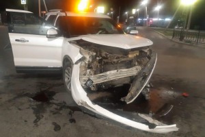 Ночью в Астрахани столкнулись машины: три человека пострадали