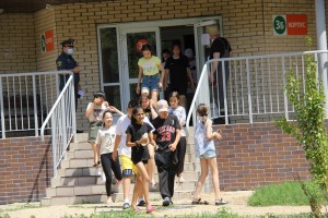 Астраханские спасатели на учениях эвакуировали 370 человек из оздоровительного центра
