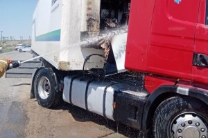 Днём в Астраханской области  горел грузовой трейлер