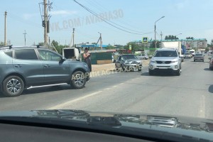 В Астрахани водитель сбил пешехода и врезался в иномарку
