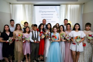 В Астрахани лучших выпускников Наримановского района поздравил губернатор