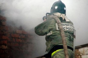 В Астрахани из-за электроэнергии сгорели нежилое здание и автомобиль