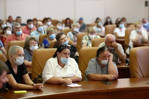 Астраханское правительство провело встречу с обманутыми дольщиками