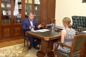Губернатор встретился с астраханкой, которая обратилась к Путину на прямую линию