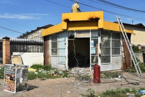 В Астрахани продолжается активный демонтаж незаконных торговых объектов