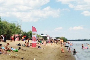 В Астрахани официально открыли купальный сезон