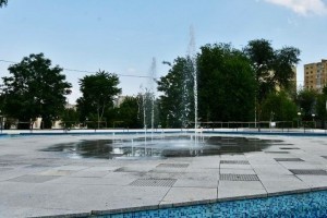 В Астрахани к выходным запустят фонтан в парке «Аркадия»