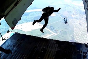 Совместные тренировки летных экипажей  и спасателей МЧС России проходят в Московской области