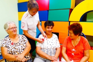 В Астраханской области дорожные полицейские провели «Урок безопасности» для бабушек и дедушек.
