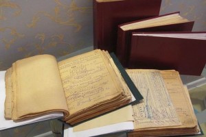 Актовые книги столетней давности переданы астраханским ЗАГСом в Государственный архив