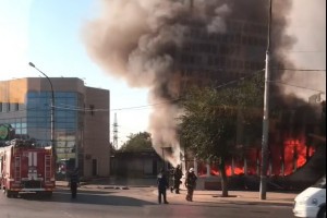 В Астрахани на улице Яблочкова сгорело кафе