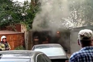 Пожар в Астрахани ликвидирован, пострадали 3 гаража