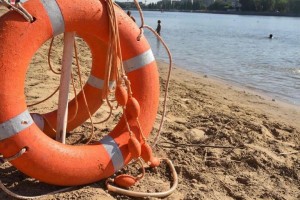 Глава Астрахани предупредила о мошенниках на городском пляже