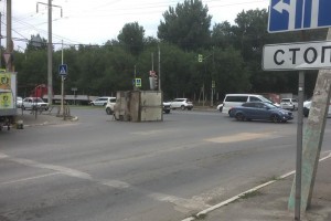 В Астрахани на проезде Воробьева у грузовой газели отвалился кузов