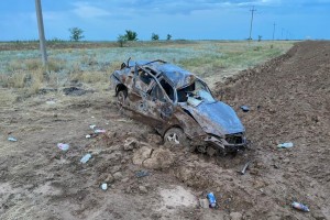 В Астраханской области в результате опрокидывания пострадали двое пассажиров