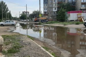 В Астрахани нечистоты затопили улицу Сен-Симона