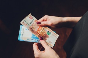 В Астрахани бывший бухгалтер УК присвоила себе почти 200 тысяч рублей