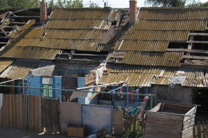 Администрацию Астрахани обязали отселить жильцов из аварийного дома