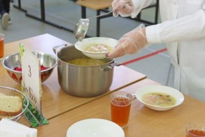 В Астраханской области родители обеспокоены вопросом горячего питания в школах