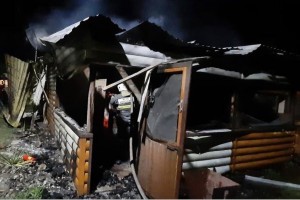 Астраханская полиция выясняет обстоятельства крупного пожара на базе отдыха