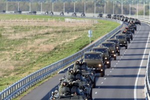 Водителей Астраханской области предупреждают о движении по дорогам военной техники