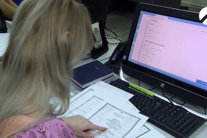 Астраханцы уже регистрируют заявления на выплату пособия детям школьного возраста