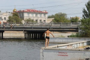 В Астрахани детей, которые купаются одни, будут возвращать домой к&#160;родителям