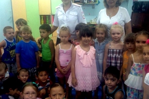 Дорожные полицейские организовали «Безопасные каникулы» для воспитанников детского сада